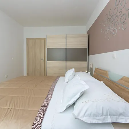 With A Parking Space Brela, Makarska - 20221 Apartment *